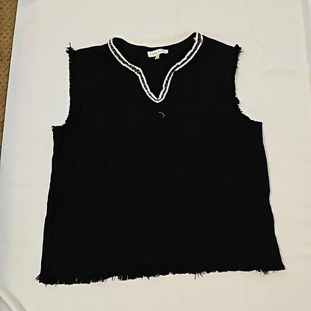 Moon River beautiful top with braid detail size small